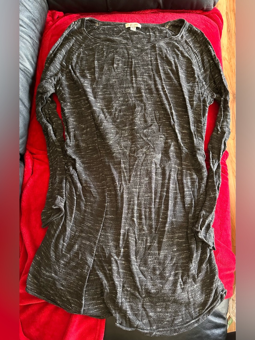 Liz Lange Heather Charcoal Gray Long Sleeve Scoop Neck Maternity Top